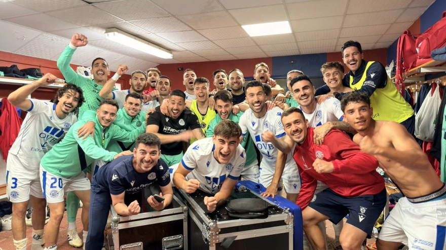 El Extremadura celebra el triunfo ante el Yeclano