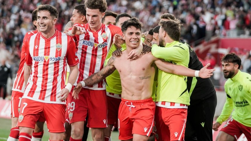 Nico Melamed devuelve a la UD Almería a la zona de ascenso directo con un gol agónico en el descuento
