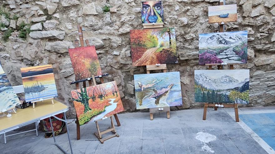 El corazón de Calp se transforma en un taller de arte al aire libre