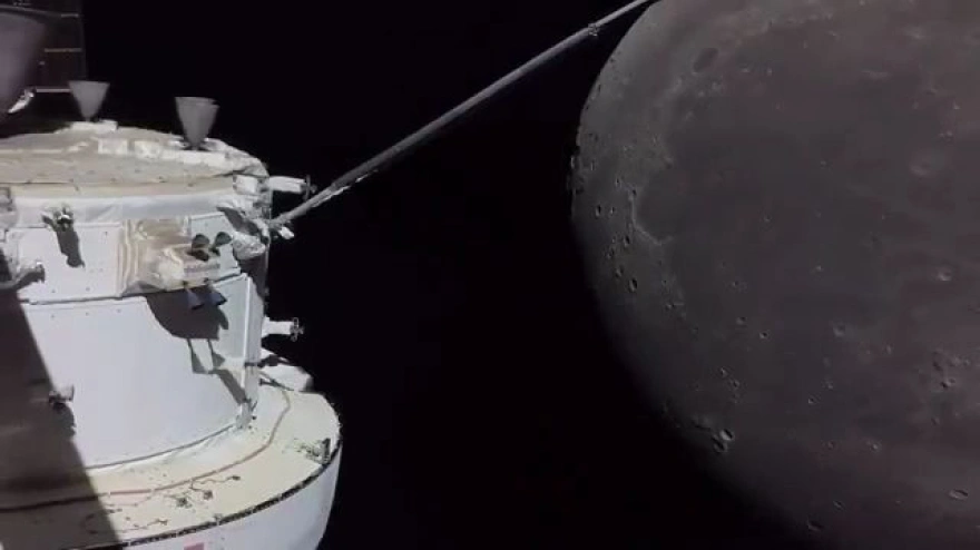 La Luna y la nave Artemis II