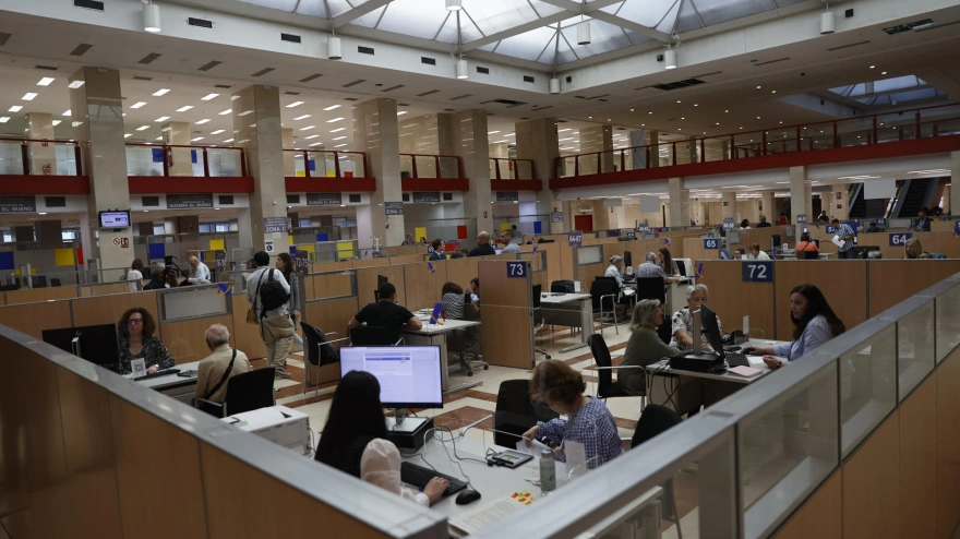 Vista de la sala de atención presencial de la declaración de la renta en oficinas