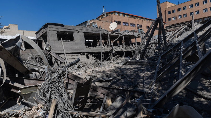 Un edificio de tecnología de la información y la comunicación en la Universidad Tecnológica de Sharif fue blanco de un ataque estadounidense-israelí.