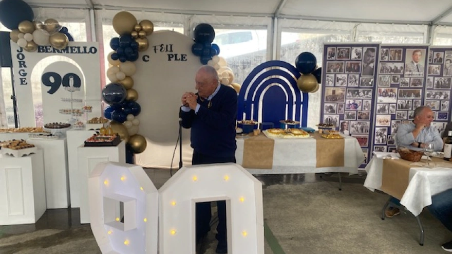 Jorge Bermello fue ovacionado por todos los asistentes en la celebración de su 90 cumpleaños