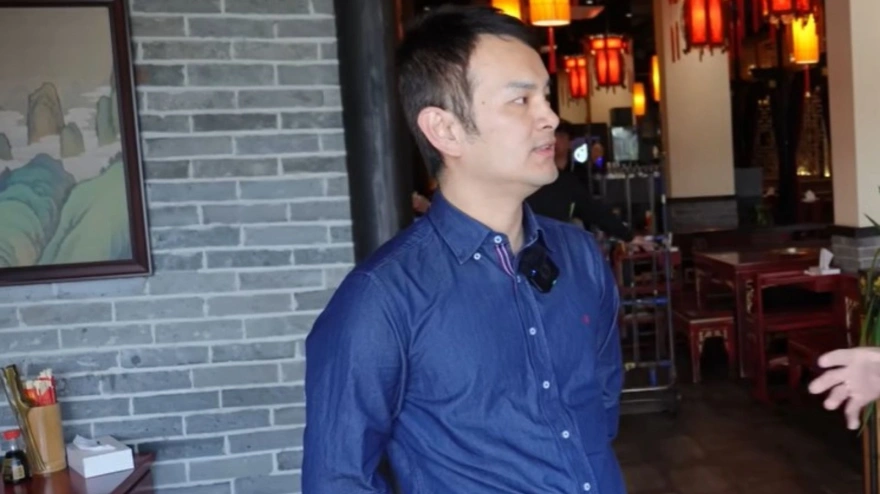 Luis, dueño de un buffet libre en declaraciones al youtuber Adrián G. Martin