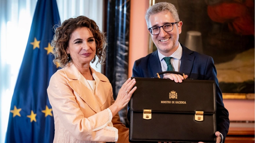 Los ministros de Hacienda, María Jesús Montero y Arcadi España