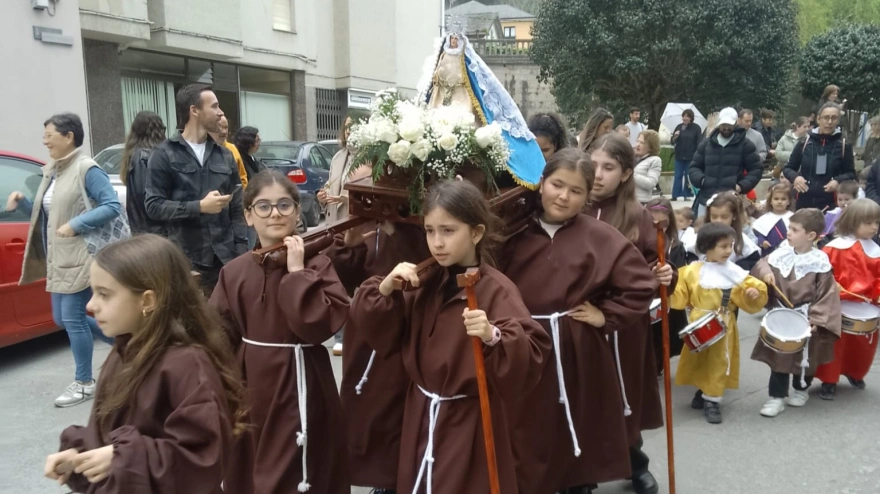 Procesión de la Semana Santa dos Nenos