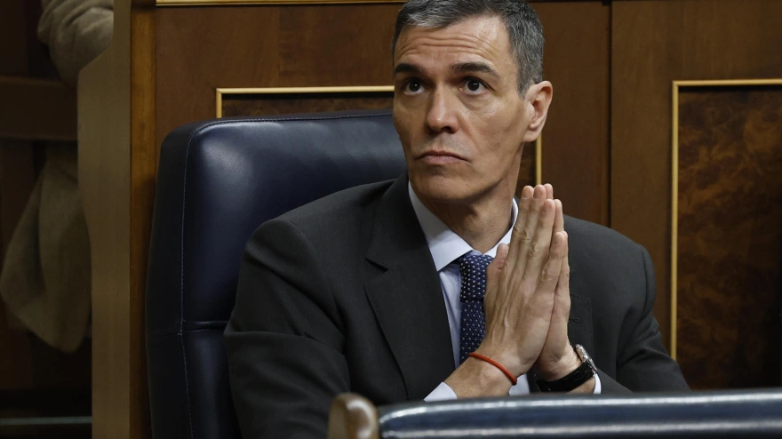 El presidente del Gobierno, Pedro Sánchez, durante el pleno en el Congreso de los Diputados, este jueves