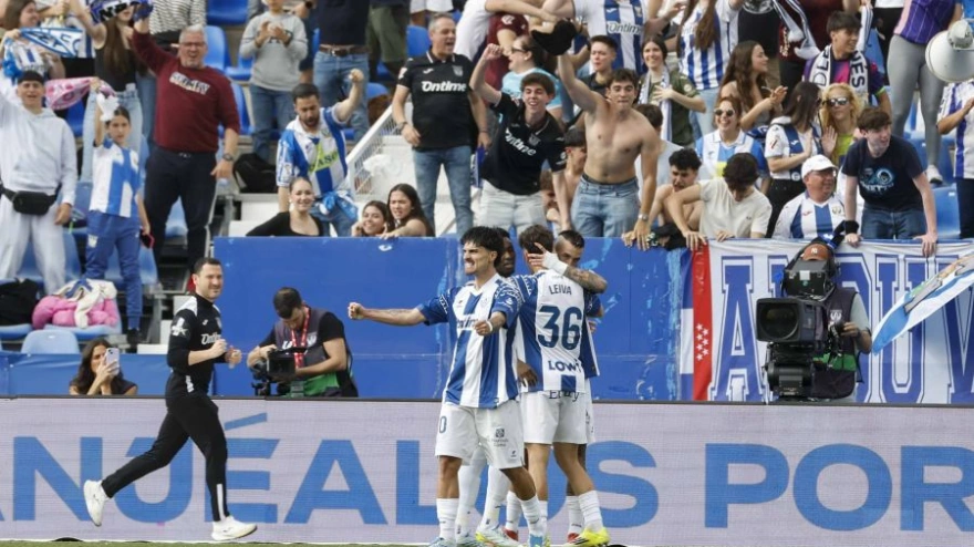 Juan Cruz celebrando su gol ante el Albacete