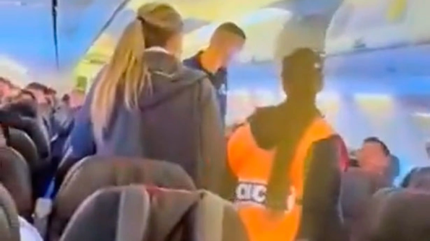 El surrealista episodio de un jugador argentino que ha sido detenido tras gritar "bomba" antes del despegue de un avión