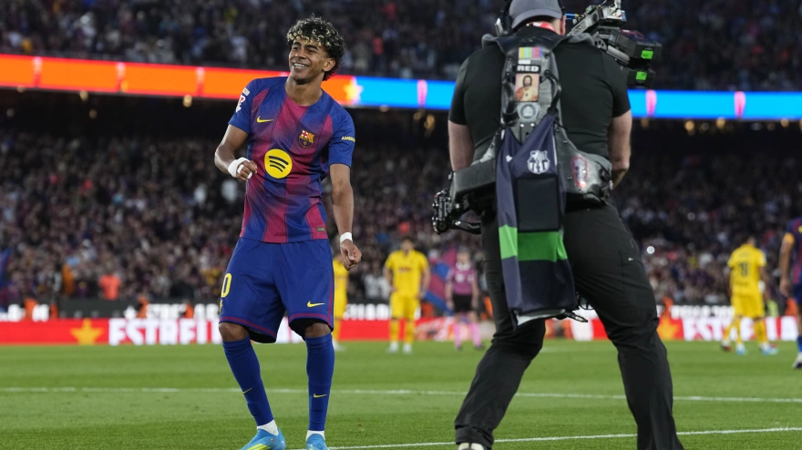 Lamine Yamal celebra su gol ante el Espanyol en el derbi