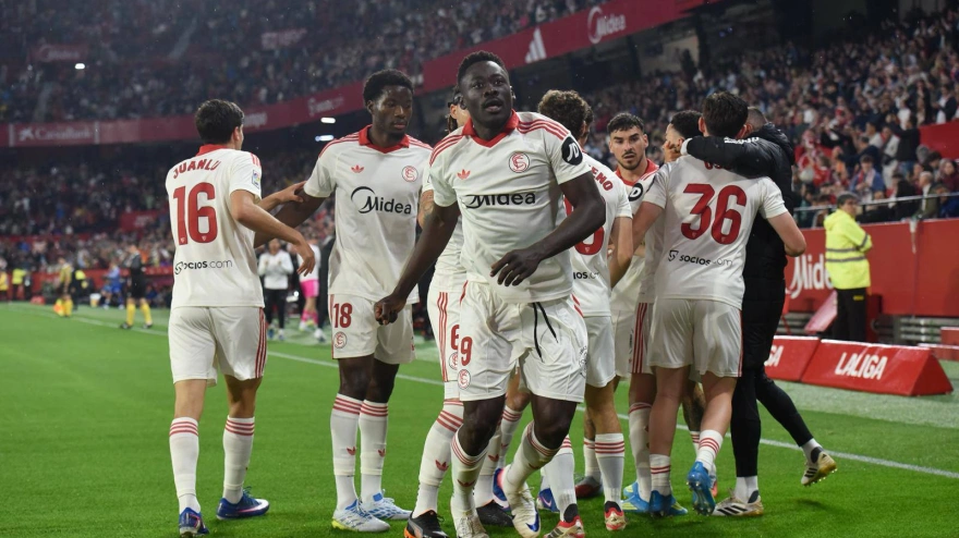 Spanish La Liga EA Sports soccer match Sevilla vs Atletico de Madrid at Ramon Sanchez Pizjuan stadium in Sevilla, Spain. 11 April 2026JORNADA 31 LIGA EA SPORTS900/Cordon Press