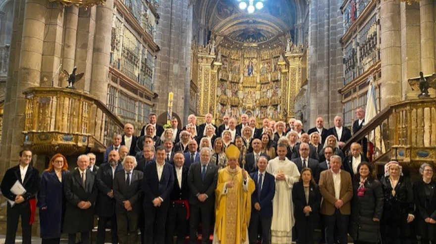 O Bispo de Ourense coas autoridades e os membros do Padroado da Fundación Otero Pedrayo na Catedral