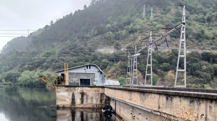 Central hidroeléctrica de Belesar, a la altura del municipio lucense de Carballedo