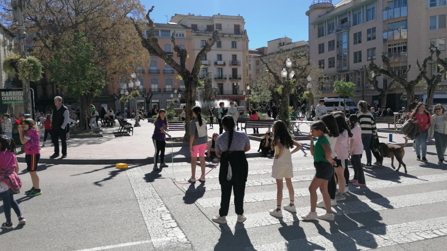 La comba es uno de los juegos tradicionales que se practica este día