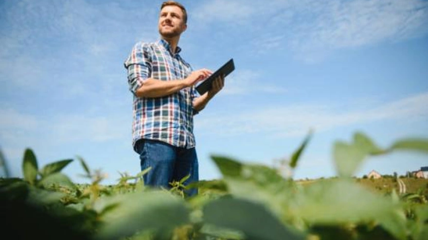 Joven agricultor