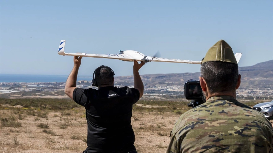 Unidades del Centro de Fuerza Futura del ET realizan una demostración de empleo de capacidades diferenciales en un supuesto táctico donde se muestra la aplicación tecnológica en su desarrollo. A 14 de abril de 2026 en Viator, Almería (Andalucía, España). La Campaña de Experimentación Táctica se desarrolla en la Base y Campo de Maniobras "Álvarez de Sotomayor", en Viator (Almería), y constituye el principal marco de ejecución práctica de las actividades de experimentación vinculadas al proceso de transformación del Ejército de Tierra.POLITICA Marian León - Europa Press