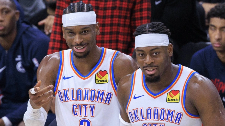 Shai Gilgeous-Alexander y Lu Dort jugando contra los Clippers