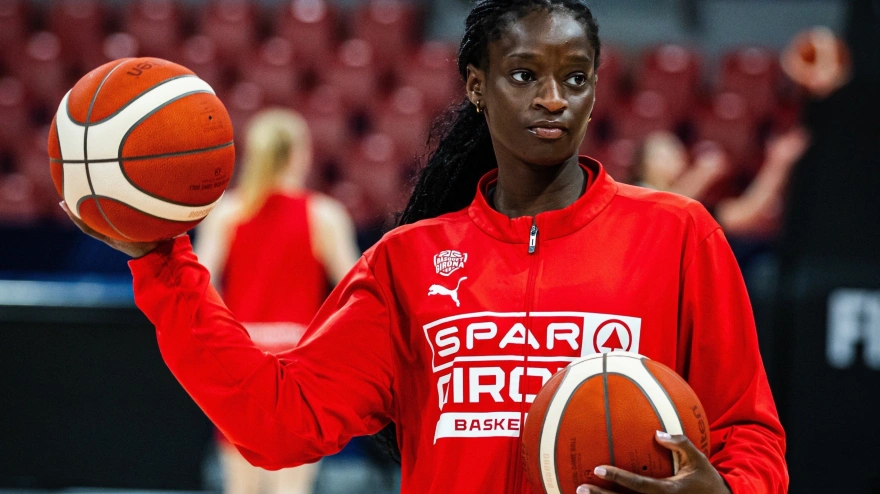 Lola Pendande hace historia y lleva a Almería a la élite del baloncesto europeo