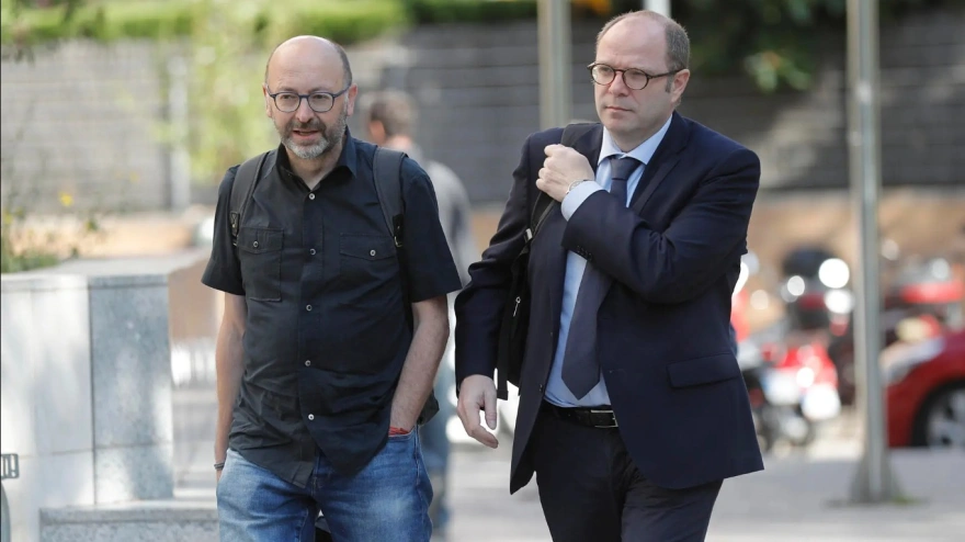 El empresario castellonense y hermano del president de la Generalitat Francis Puig (a la izq de la imagen, acompañado por su abogado, Javier Falomir)