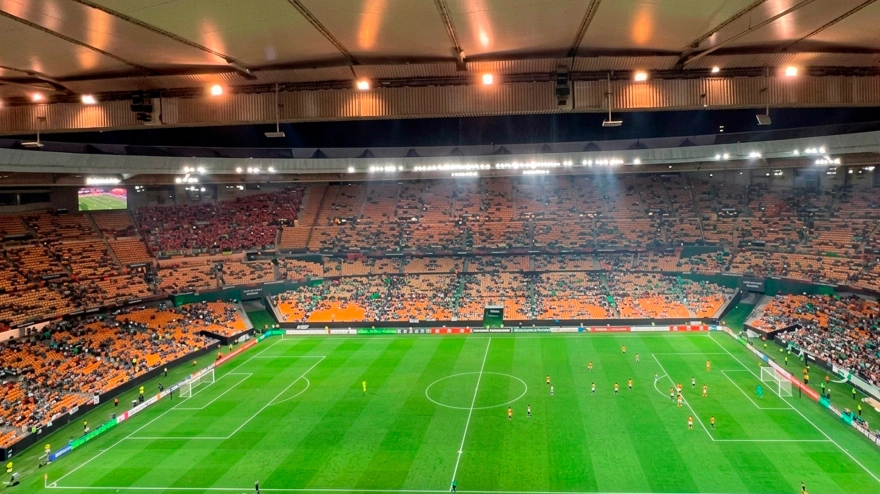 Aspecto del estadio de La Cartuja tras escucharse el aviso de desalojo en español