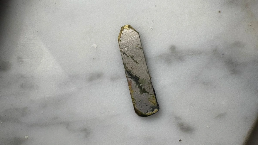 Una de las herramientas que utilizan para abrir las puertas y que terminó rota