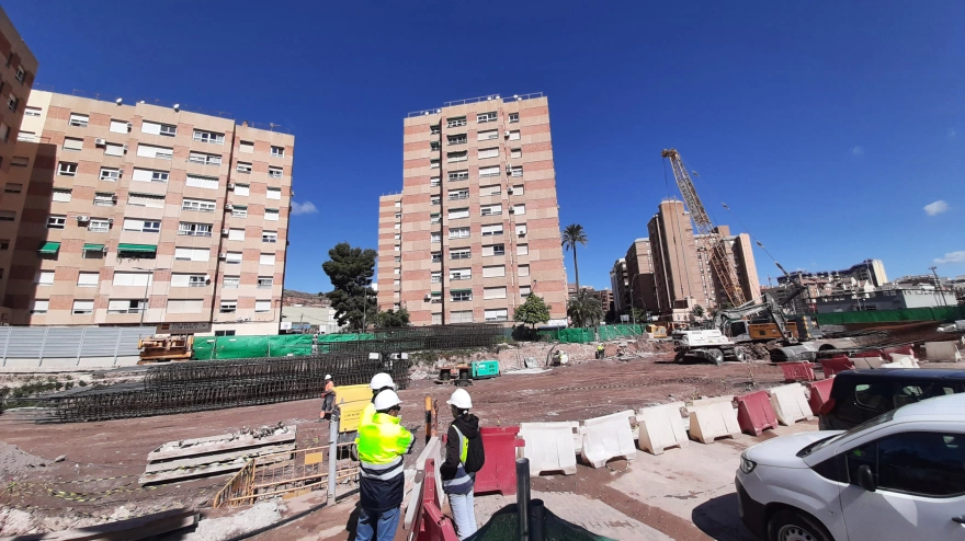 Obras de soterramiento del Ave bajo el centro urbano de Lorca, en la alameda de Cervantes
