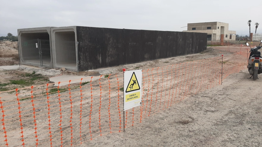 Construcciones para el paso de las aguas pluviales bajo el Aven en la pedanía lorquina de Torrecilla