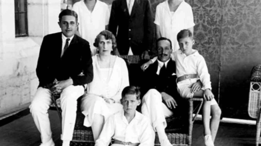 Foto de familia de Alfonso XIII