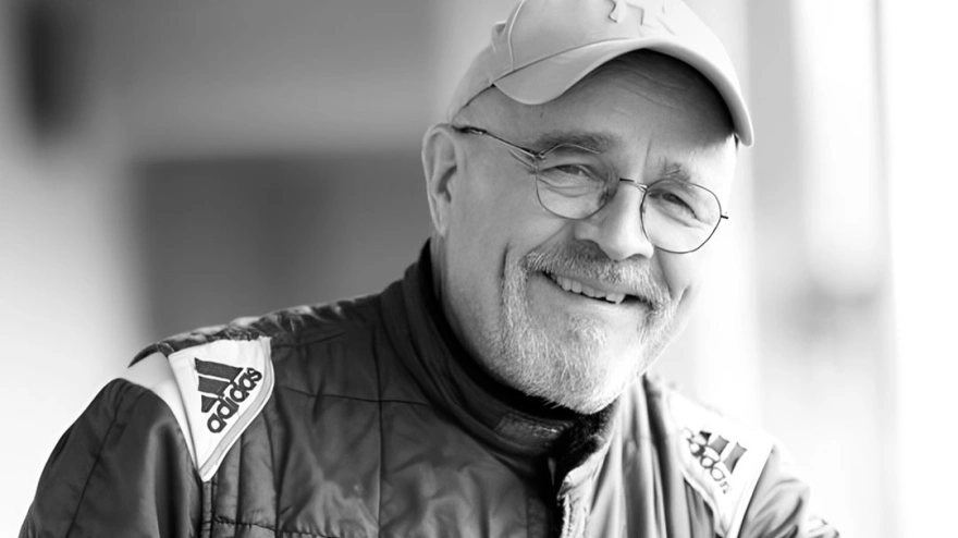 El piloto finlandés de 66 años perdió la vida en un accidente múltiple en Nurburgring.