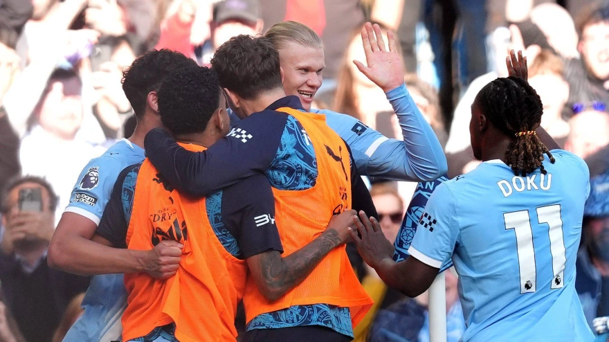 Los jugadores del Manchester City celebran el gol de Erling Haaland
