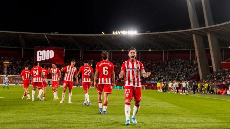 Los futbolistas del Almería celebrando un gol contra el Málaga