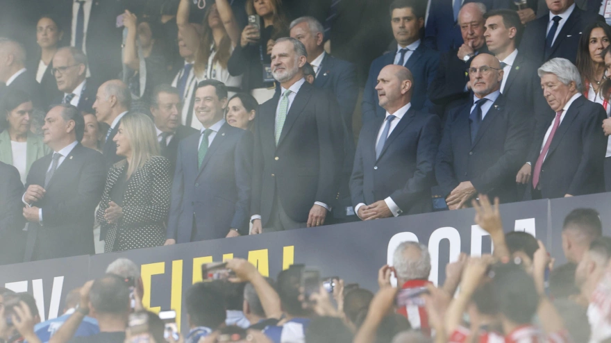 El rey Felipe en el palco durante la final de la Copa del Rey