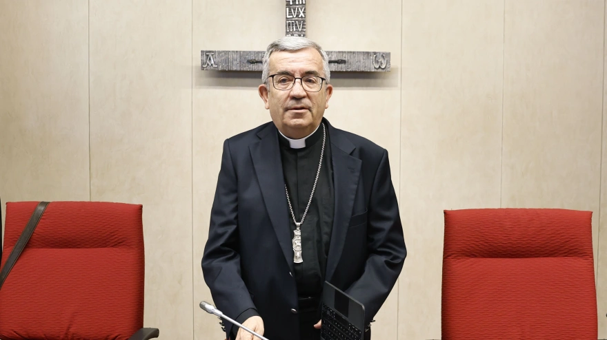 MADRID, 20/04/2026.- El presidente de la Conferencia Episcopal Española (CEE), Luis Argüello, preside la 129ª Asamblea Plenaria de la institución en Madrid, este lunes. Los obispos españoles celebran a partir de este lunes la 129º Asamblea Plenaria de la CEE, la última que tendrá lugar antes de que el papa León XIV visite España del 6 al 12 de junio en el que será la primera estancia de un pontífice en territorio español en quince años tras el viaje realizado por Benedicto XVI en 2011. EFE/Sergio Pérez