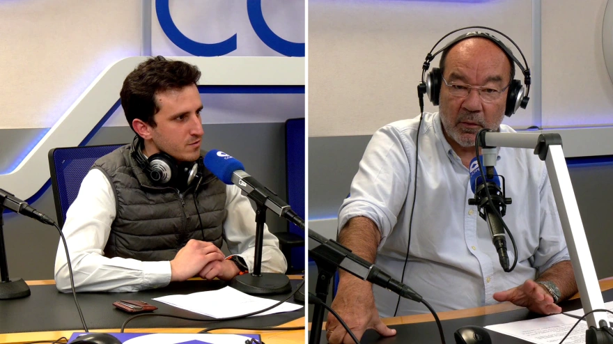 Pablo López, experto en ahorro, con Ángel Expósito