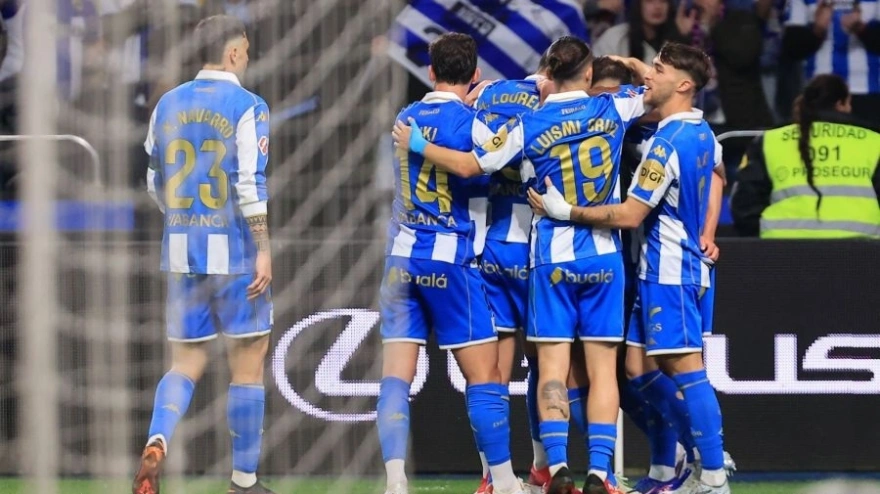 Los jugadores del Depor celebran uno de los goles contra el Mirandés en el Deportivo - Mirandés
