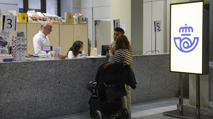 Este lunes ha comenzado el plazo para solicitar de forma presencial la regularización extraordinaria de migrantes para todos aquellos que hayan solicitado previamente cita en una de las más de 400 oficinas disponibles para empezar los trámites.