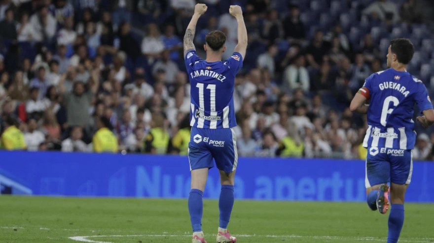Gol de Toni Martínez (Real Madrid, 2 - Alavés, 1)