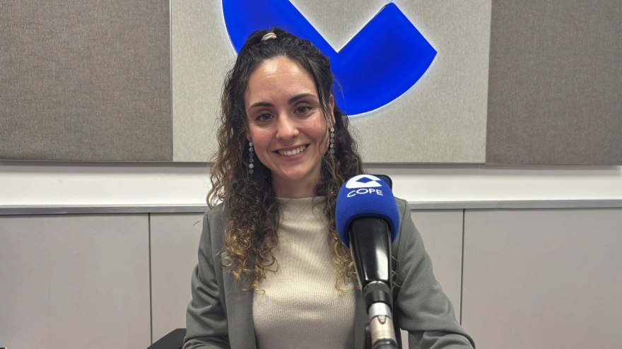 Alia Samblás en los estudios de COPE Valencia presentando 'Somos'