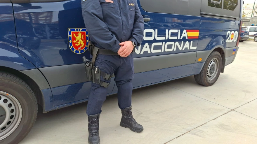 La Policía Nacional detiene a un hombre por agredir a un agente en un control policial