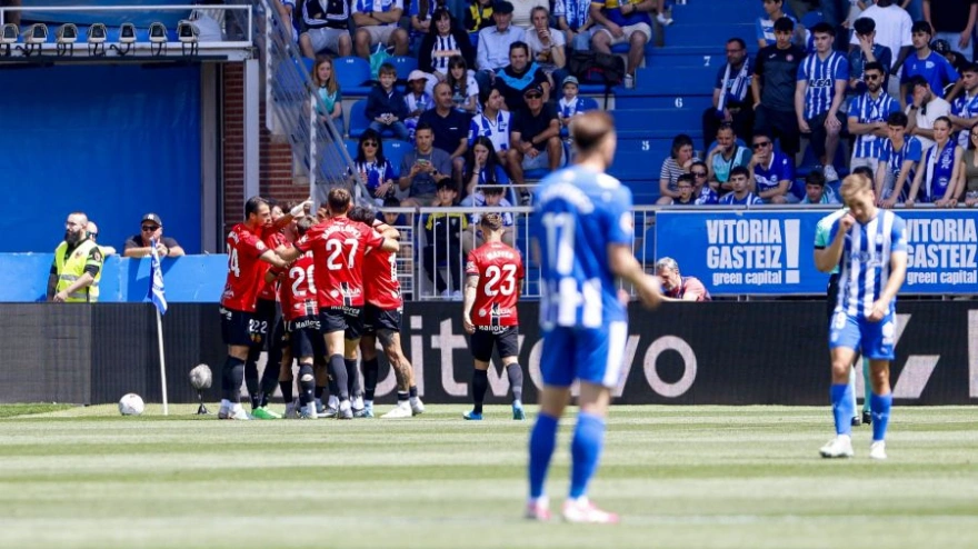 Los jugadores del Mallorca celebran su gol ante el Alavés