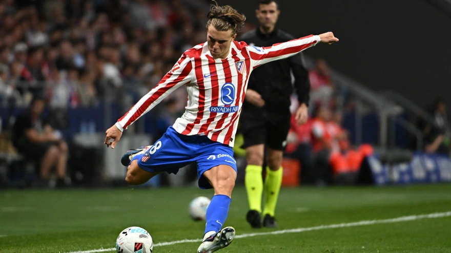 Pablo Barrios durante el Atlético de Madrid - Athletic Club Bilbao