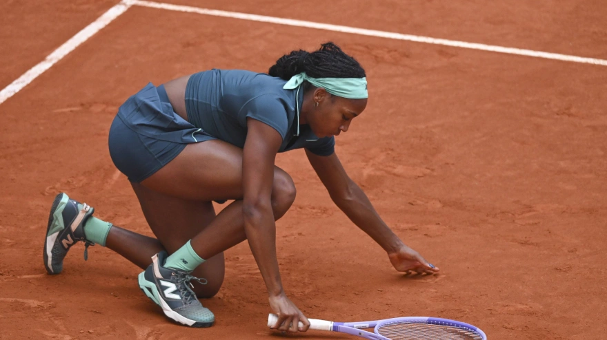 Coco Gauff vomitó en la pista tras sentirse mal en su partido de este domingo.