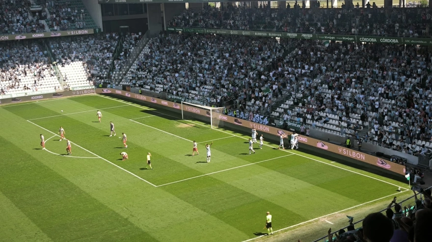 Escucha el gol de Carlos Albarrán, Córdoba CF 3 - Real Sporting de Gijón 1