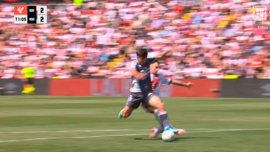 Imagen del penalti polémico en el Rayo-Real Sociedad