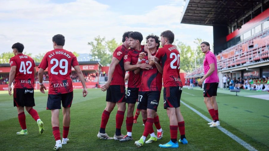 Los jugadores del Mirandés celebrando uno de los goles
