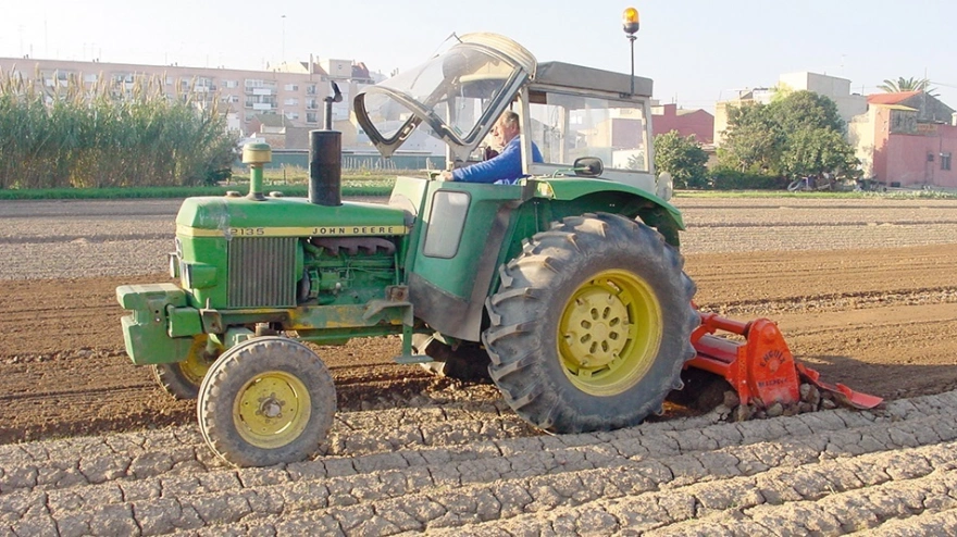 (Foto de ARCHIVO)AVA-ASAJA pide ayudas fiscales y directas por la escalada de carburantes y fertilizantesREMITIDA / HANDOUT por AVA-ASAJAFotografía remitida a medios de comunicación exclusivamente para ilustrar la noticia a la que hace referencia la imagen, y citando la procedencia de la imagen en la firma07/11/2003