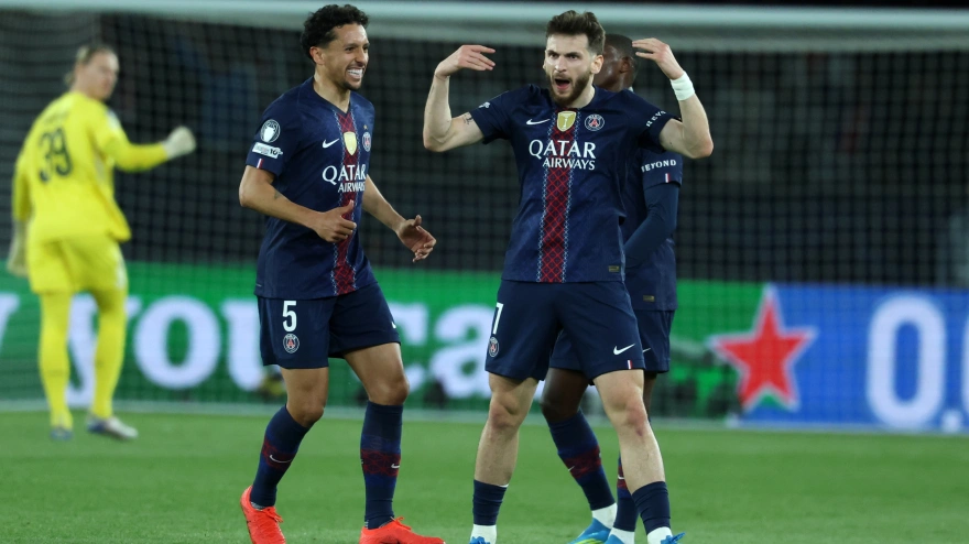 Kvaratskhelia celebra su doblete en el PSG - Bayern de semis de Champions