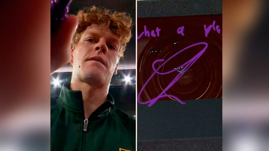 Jannik Sinner firma en la cámara tras derrotar a Rafa Jódar en el Mutua Madrid Open