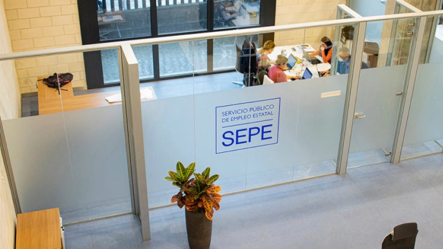Expedientan a un funcionario del SEPE en Mérida por atender sin cita previa