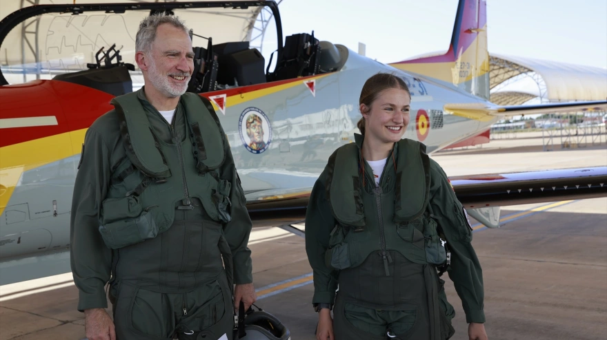 Vuelo de instrucción de la princesa Leonor que ha compartido en paralelo con su padre, el Rey Felipe VI